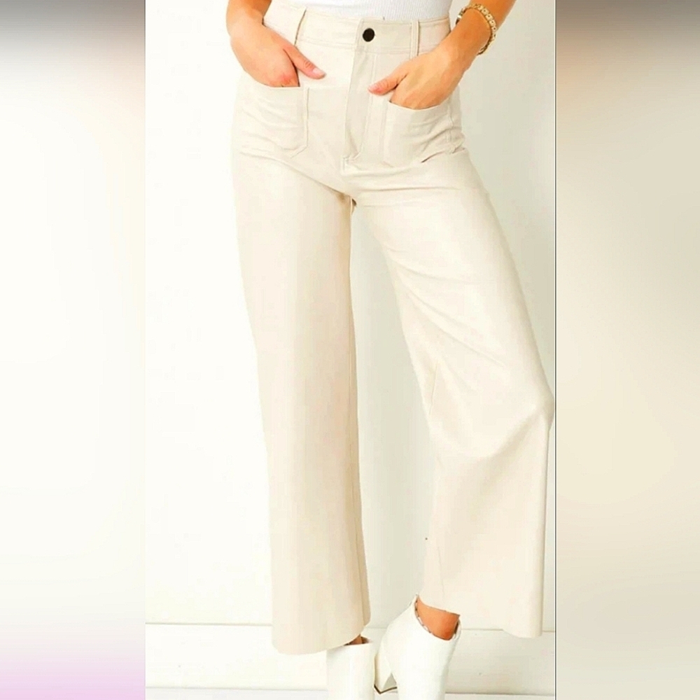 LIZARD THICKET Cream color faux leather wide leg ankle pants. Size Med NWT